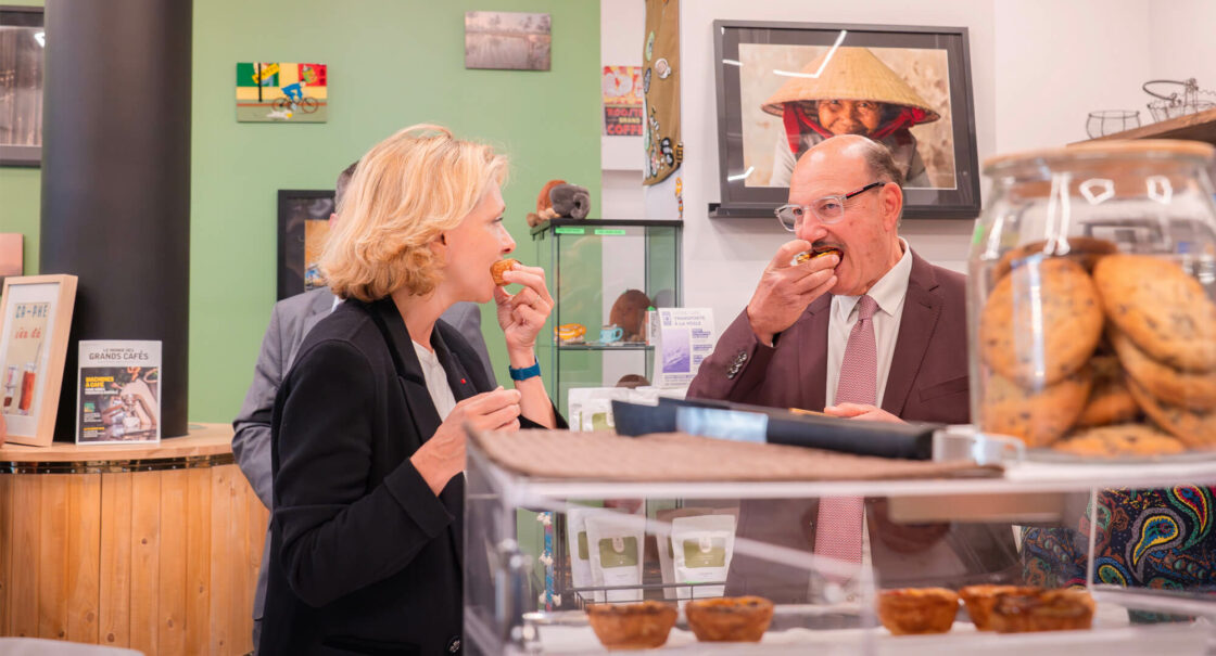 Valerie Pécresse (Présidente de la Région Île-de-France) et Jacques-Alain Bénisti (Maire de Villiers-sur-Marne) en visite dans notre boutique Green Bean Cà Phê le 16 juin 2025